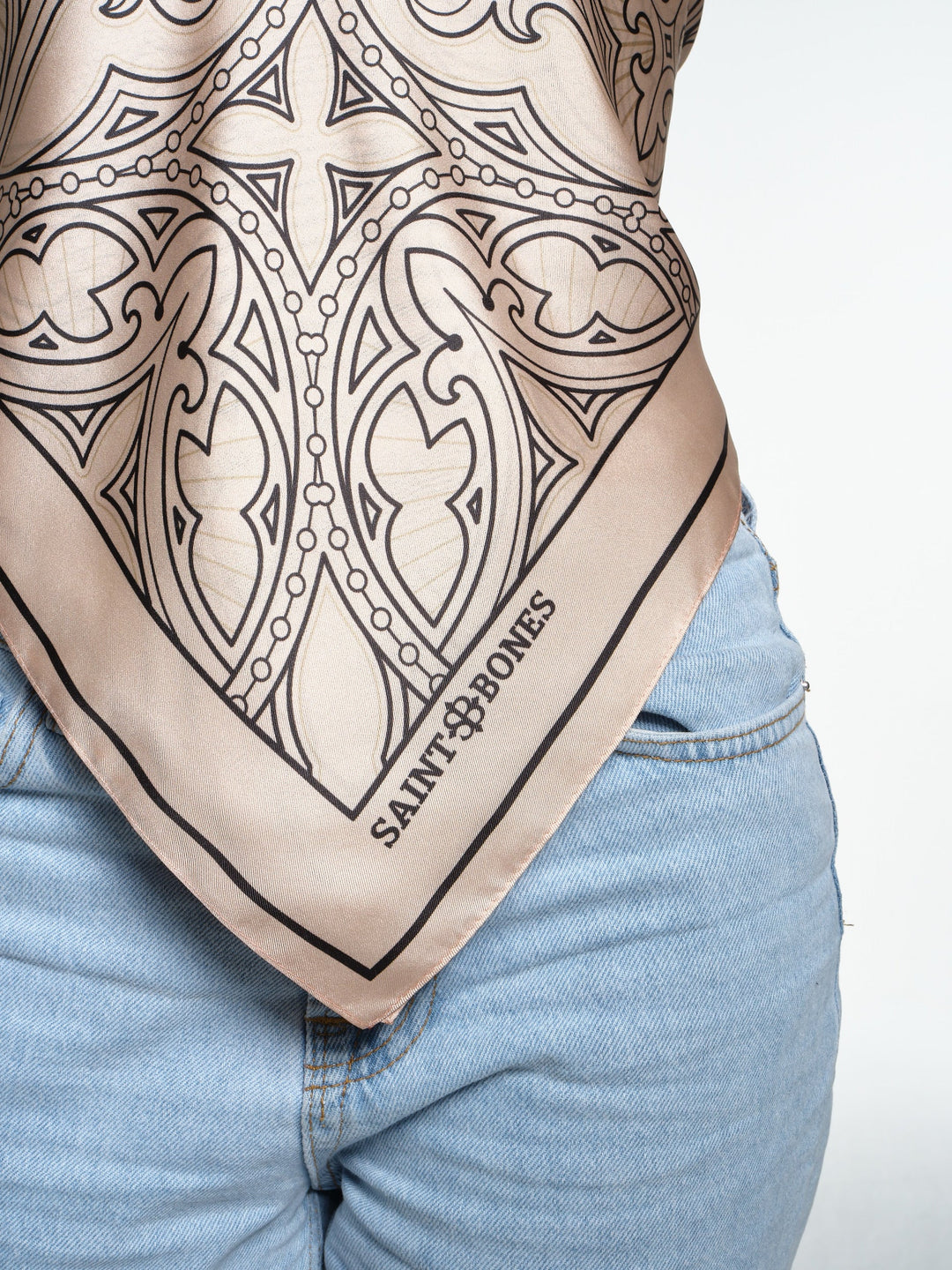 Tracery Motif Beige Scarf